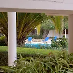מלון Bay 4*